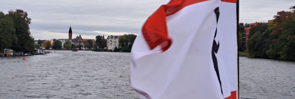 Flagge der BBSG im Wind